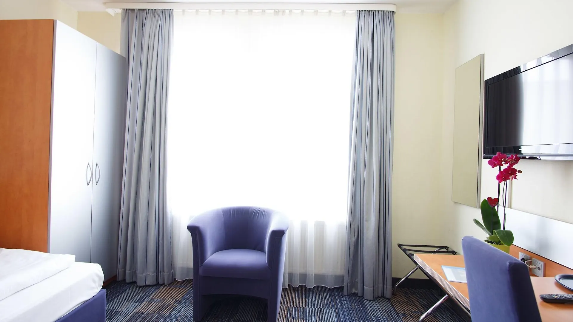 Senator Hotel Frankfurt am Main 3*,