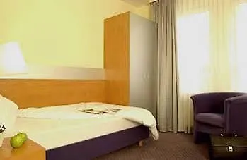 ***  Senator Hotel Frankfurt am Main Almanya